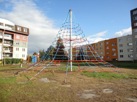 Lanová pyramida LPY-550 s výškou pádu do 1 m